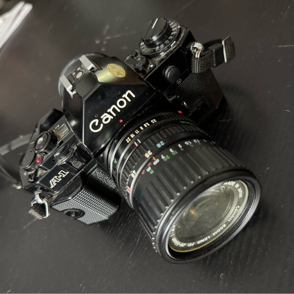 Canon A-1 + Canon 28-55 f/3.5-4.5. Film Camera Kit + Canon 70-150mm. Flash, Case - Picture 11 of 12